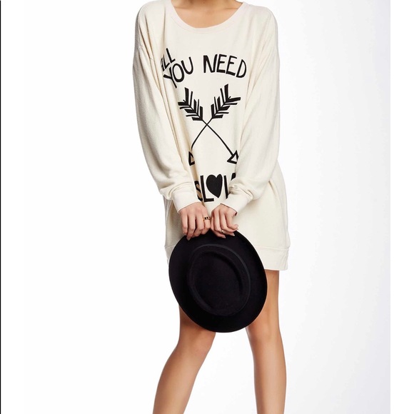 Wildfox Sweaters - NEW LISTING‼️WILDFOX Roadtrip Sweatshirt